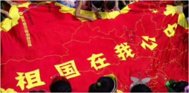 刘伟发问：“为何只反三叔不反三婶？”这里的“三婶”指的是谁？游戏画面